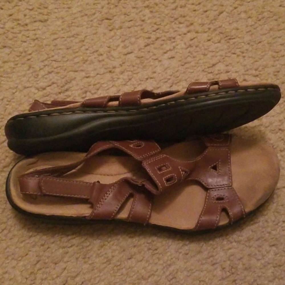 Sandal - Picture 2 of 3